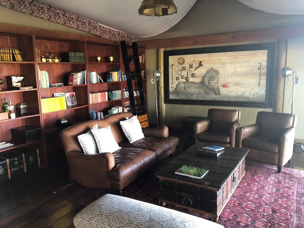 Duba tent lodge library