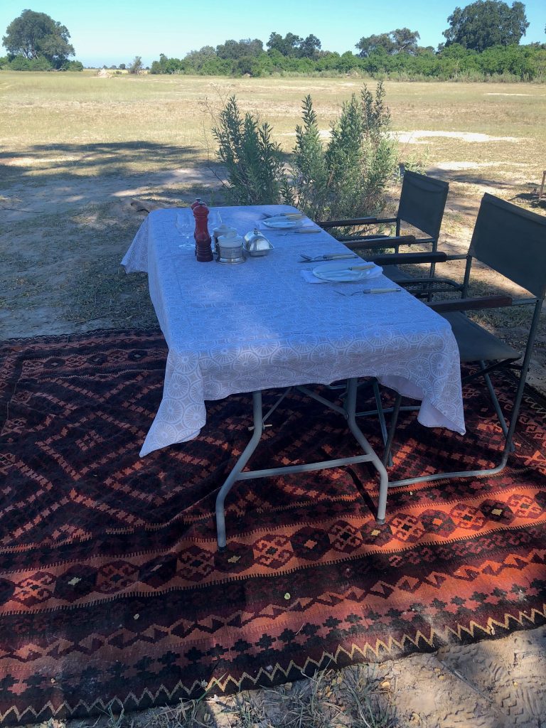 Bush breakfast table